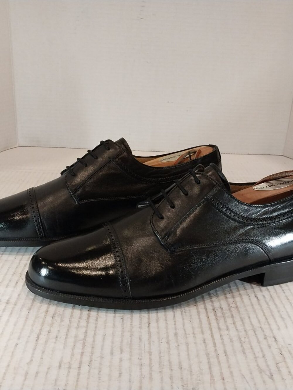 BALLY men's (SAVE $700) size 8 D black Derby.
